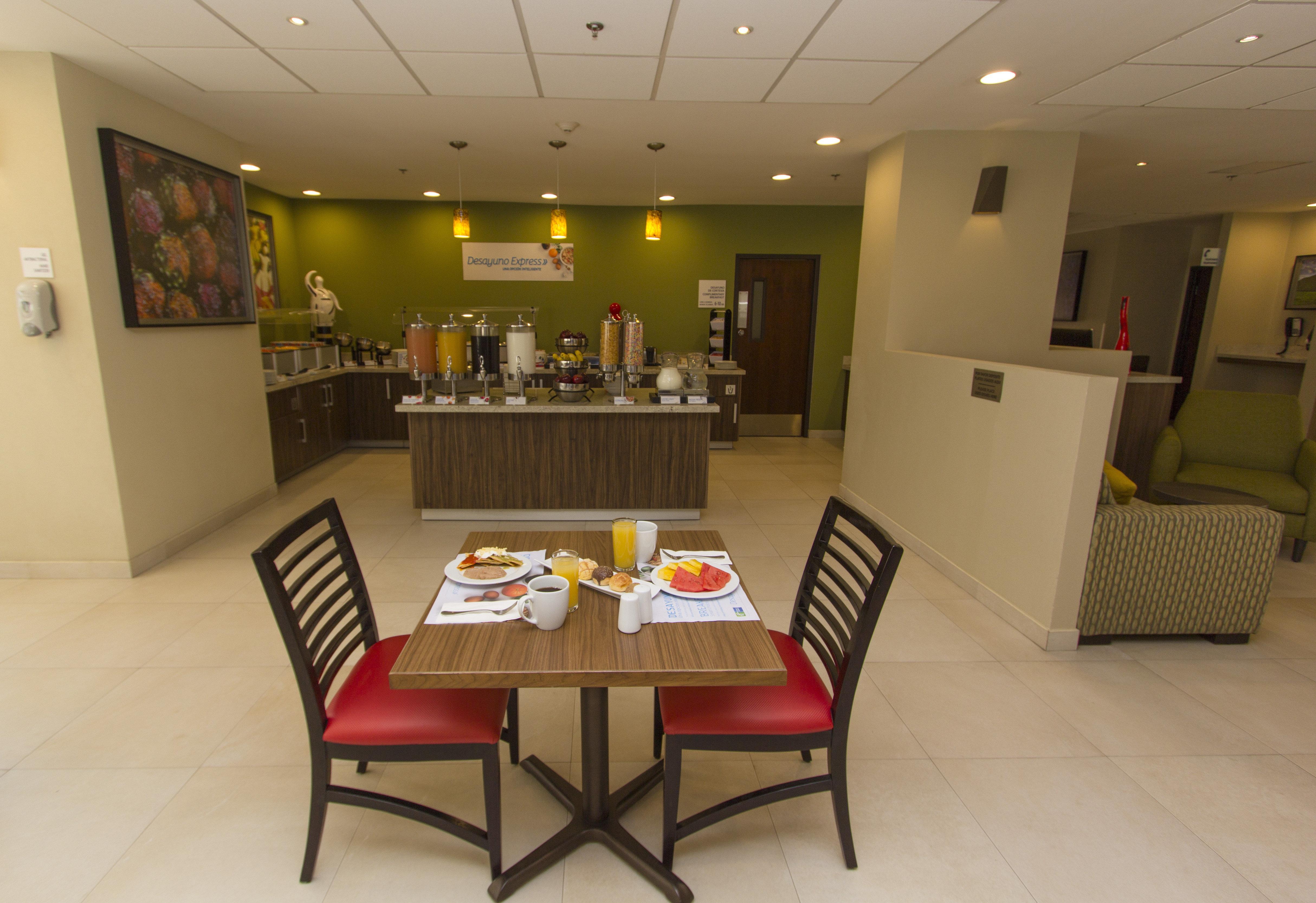 Holiday Inn Express Guadalajara Aeropuerto By Ihg Las Pintas Eksteriør bilde