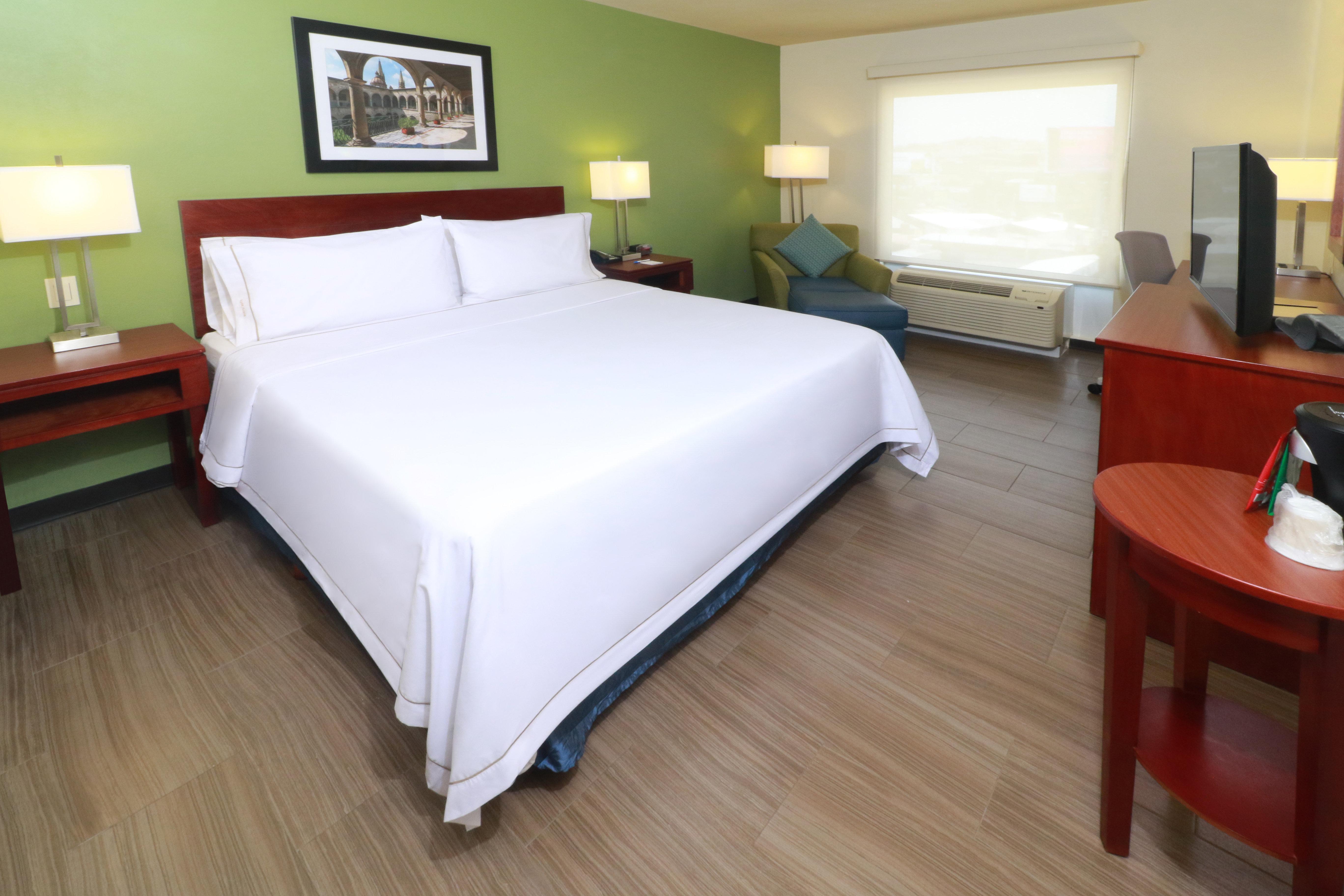 Holiday Inn Express Guadalajara Aeropuerto By Ihg Las Pintas Eksteriør bilde