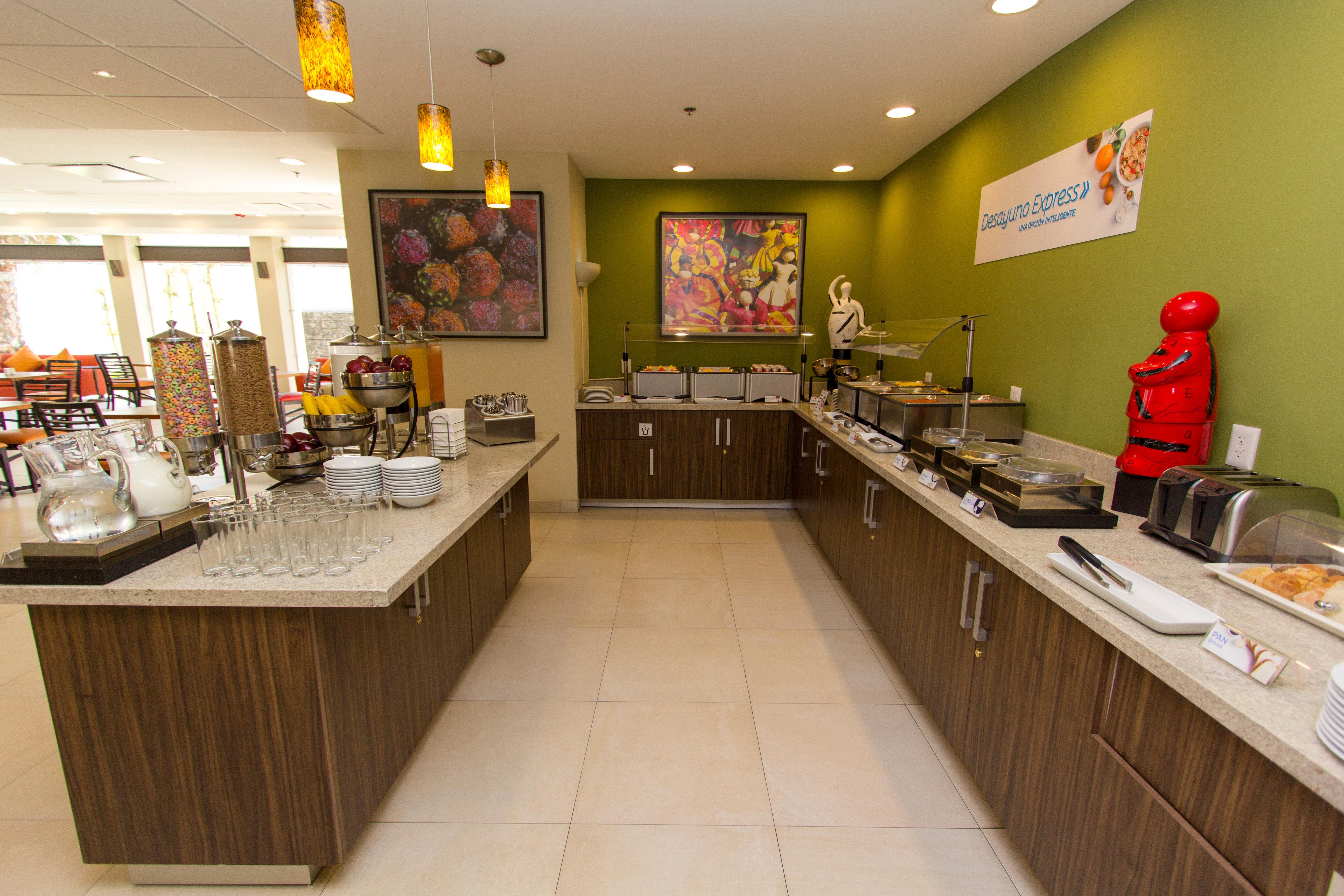 Holiday Inn Express Guadalajara Aeropuerto By Ihg Las Pintas Eksteriør bilde