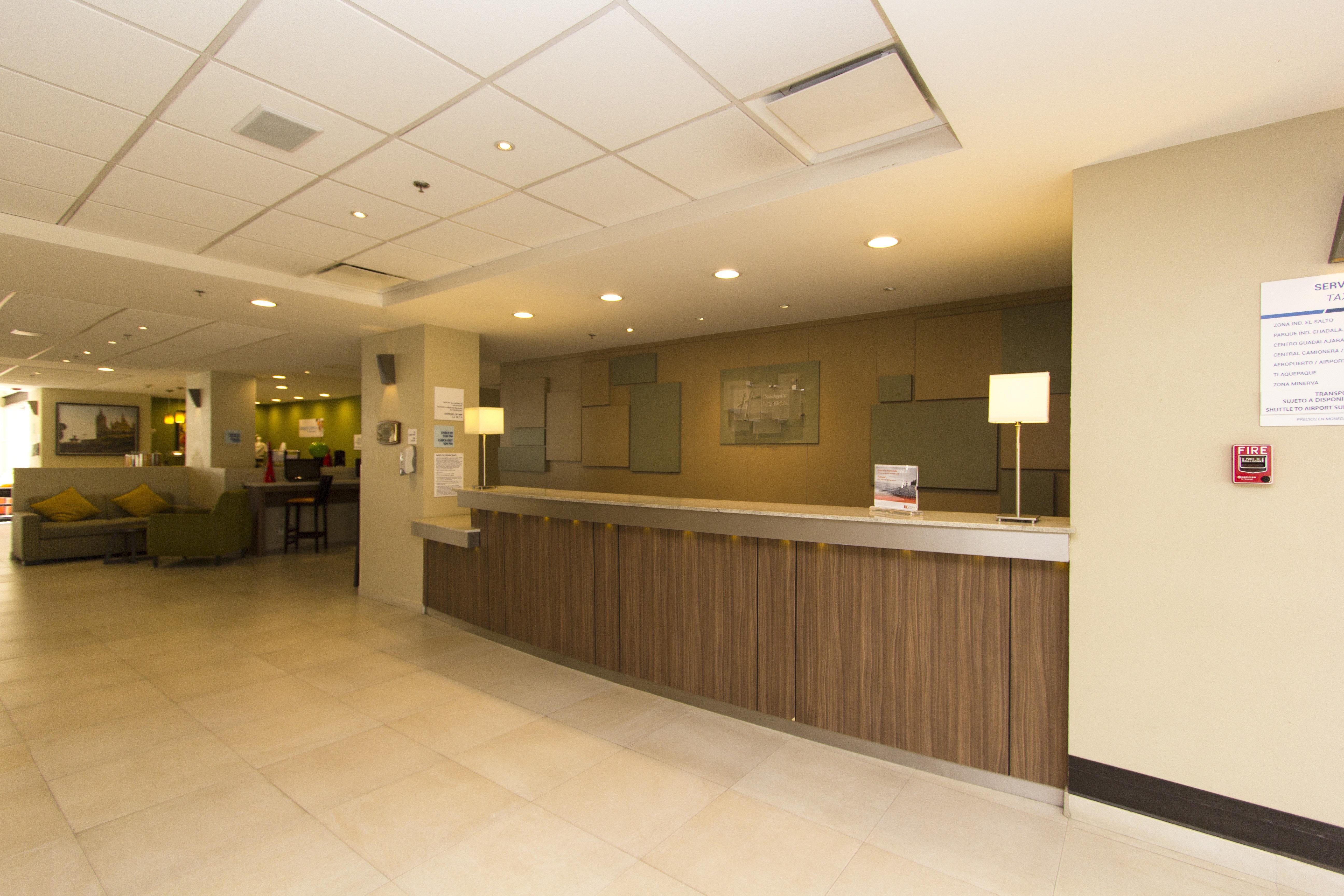 Holiday Inn Express Guadalajara Aeropuerto By Ihg Las Pintas Eksteriør bilde