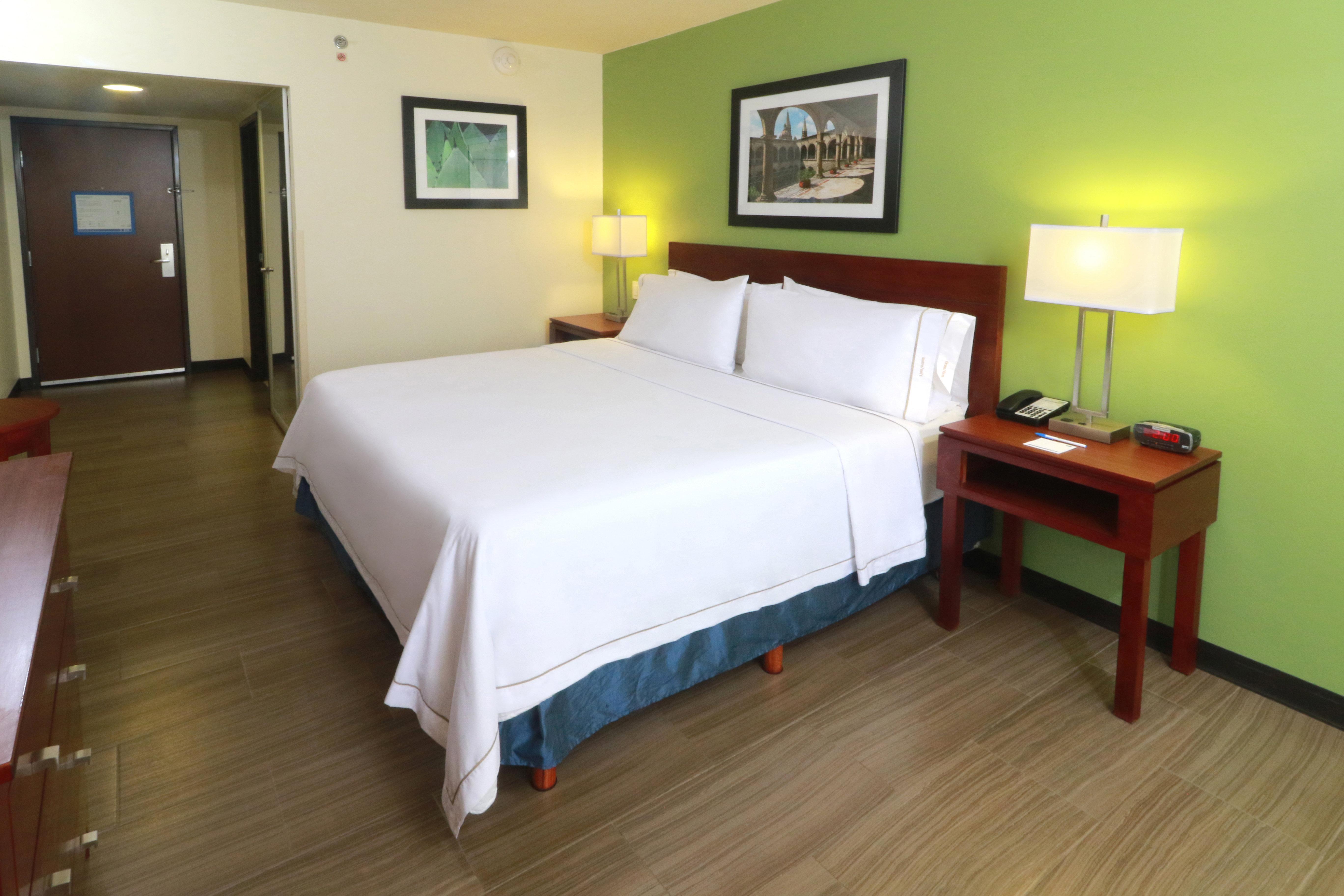 Holiday Inn Express Guadalajara Aeropuerto By Ihg Las Pintas Eksteriør bilde