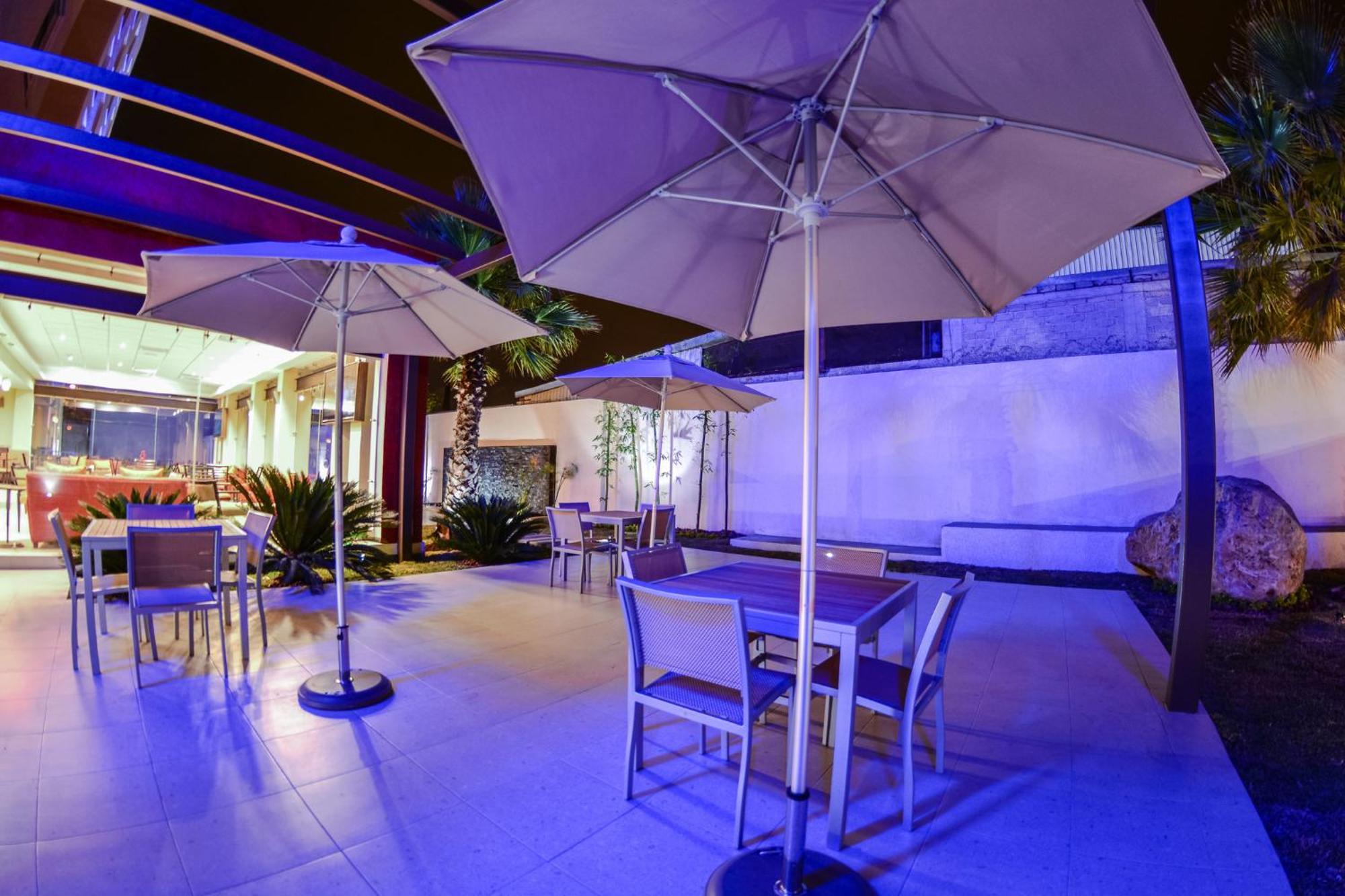 Holiday Inn Express Guadalajara Aeropuerto By Ihg Las Pintas Eksteriør bilde