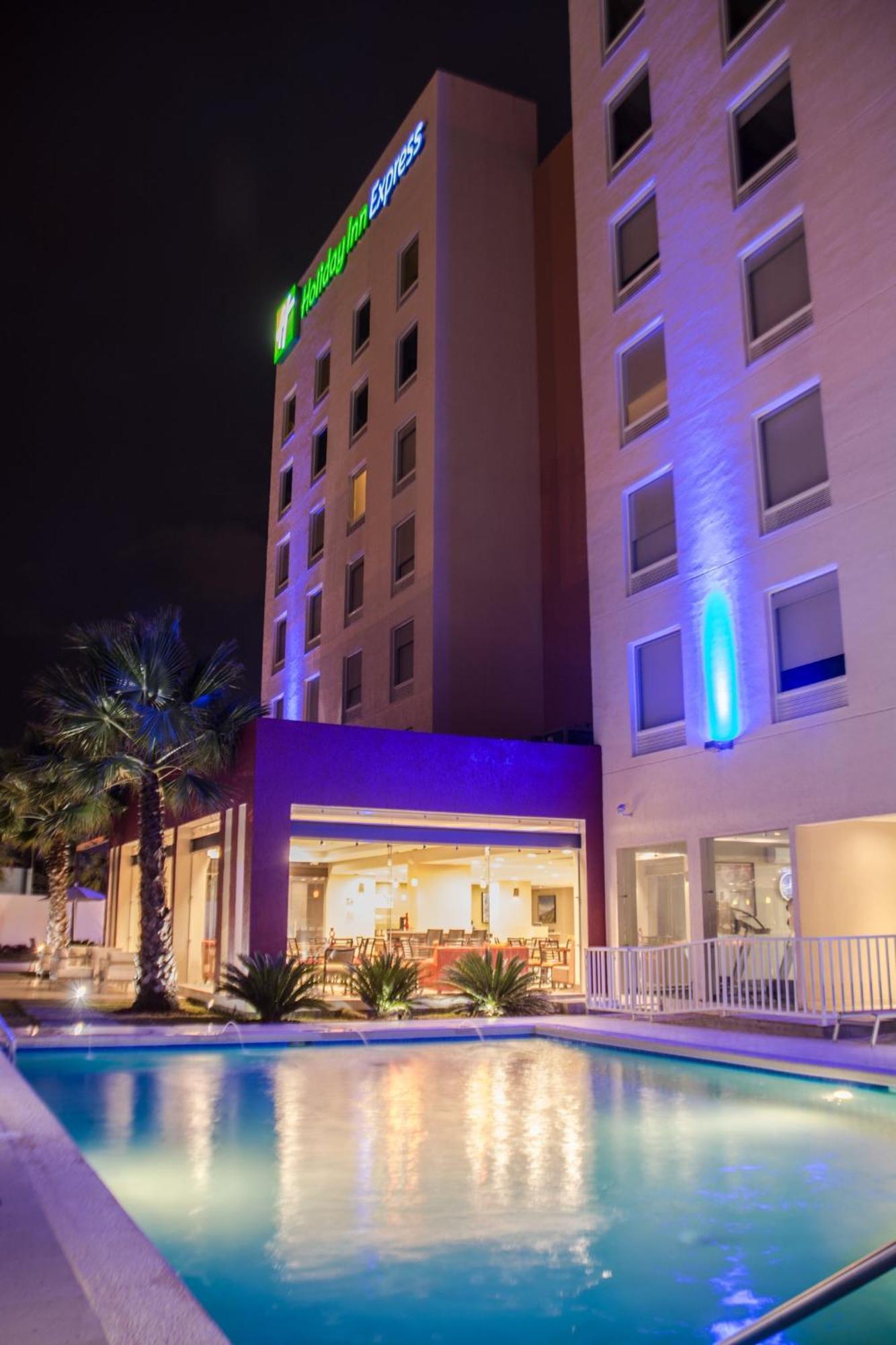 Holiday Inn Express Guadalajara Aeropuerto By Ihg Las Pintas Eksteriør bilde