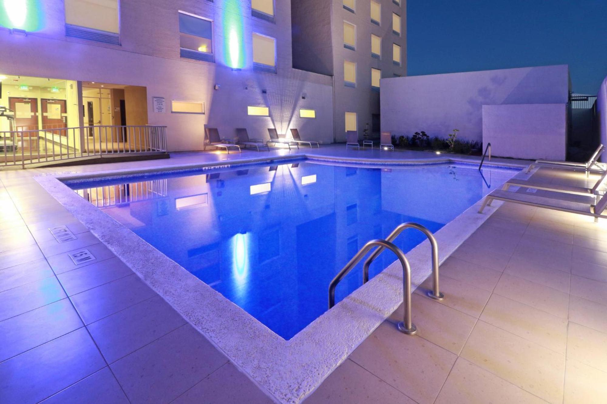 Holiday Inn Express Guadalajara Aeropuerto By Ihg Las Pintas Eksteriør bilde