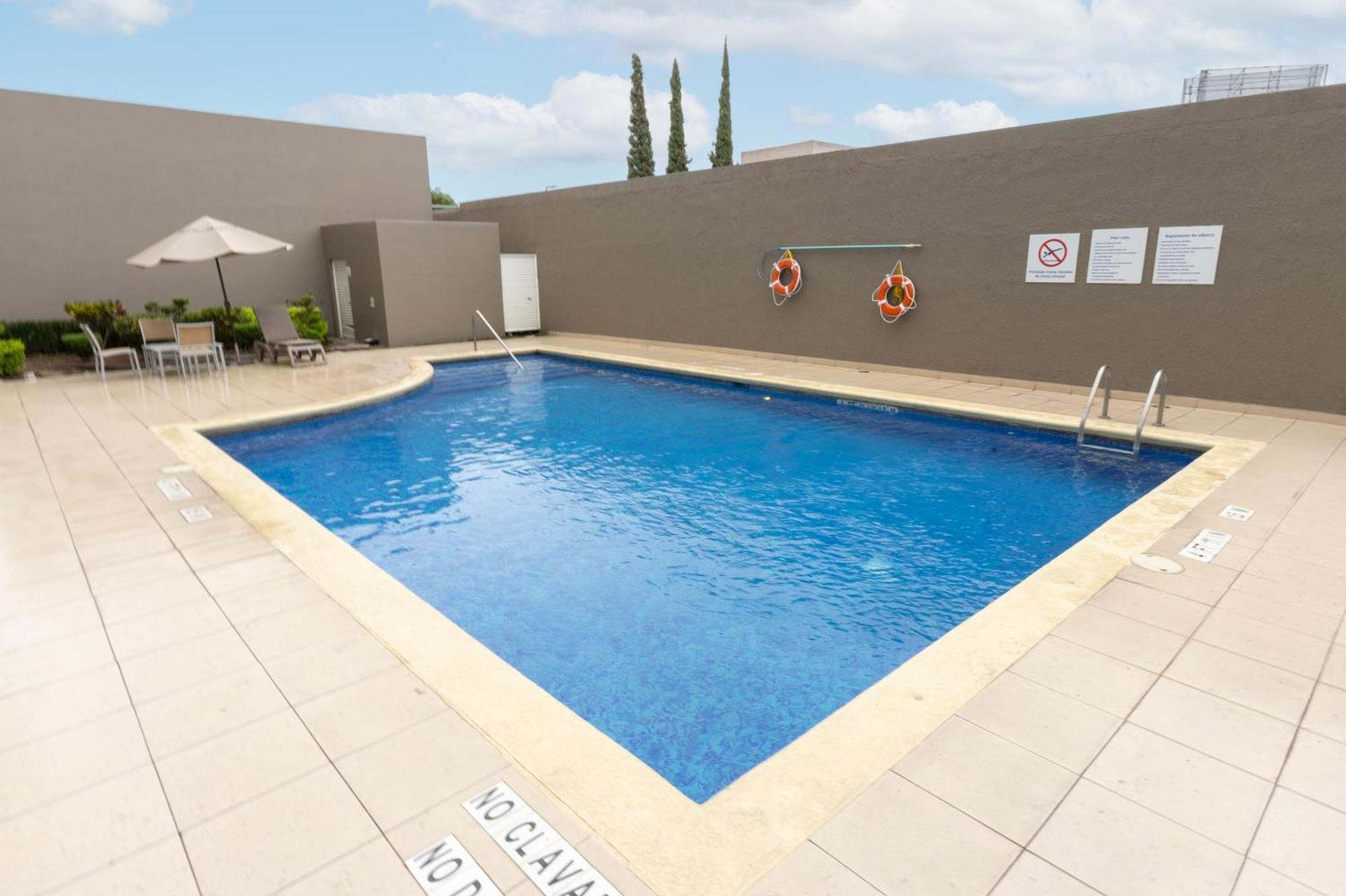 Holiday Inn Express Guadalajara Aeropuerto By Ihg Las Pintas Eksteriør bilde