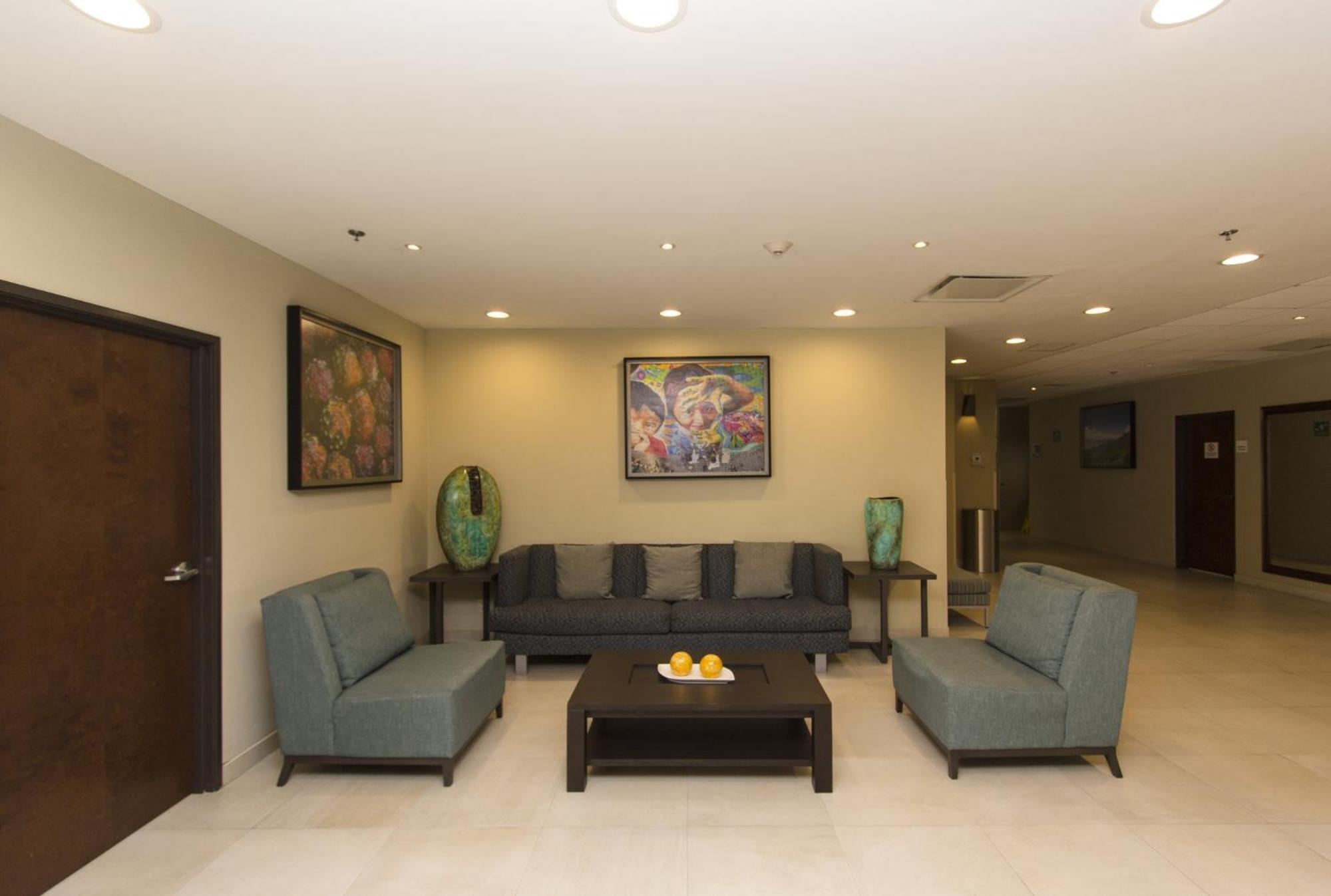 Holiday Inn Express Guadalajara Aeropuerto By Ihg Las Pintas Eksteriør bilde