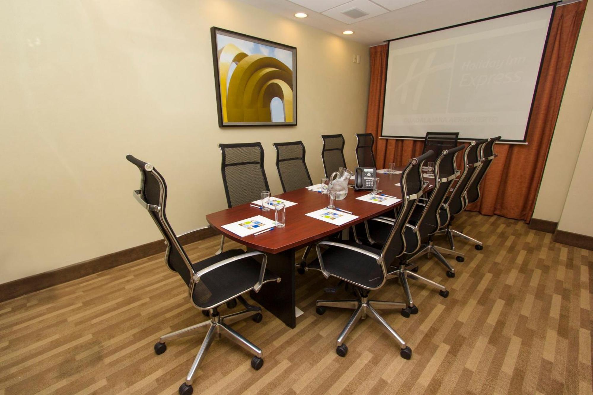 Holiday Inn Express Guadalajara Aeropuerto By Ihg Las Pintas Eksteriør bilde