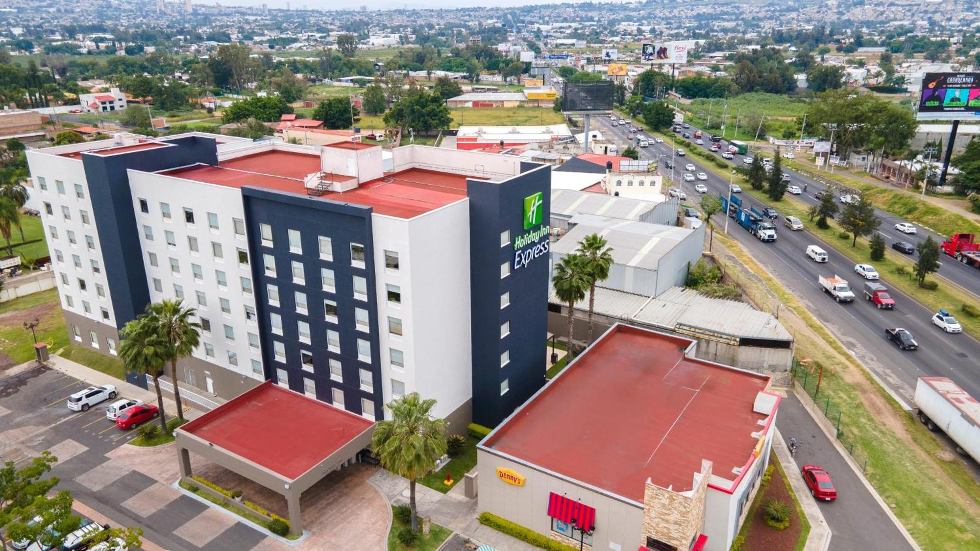 Holiday Inn Express Guadalajara Aeropuerto By Ihg Las Pintas Eksteriør bilde