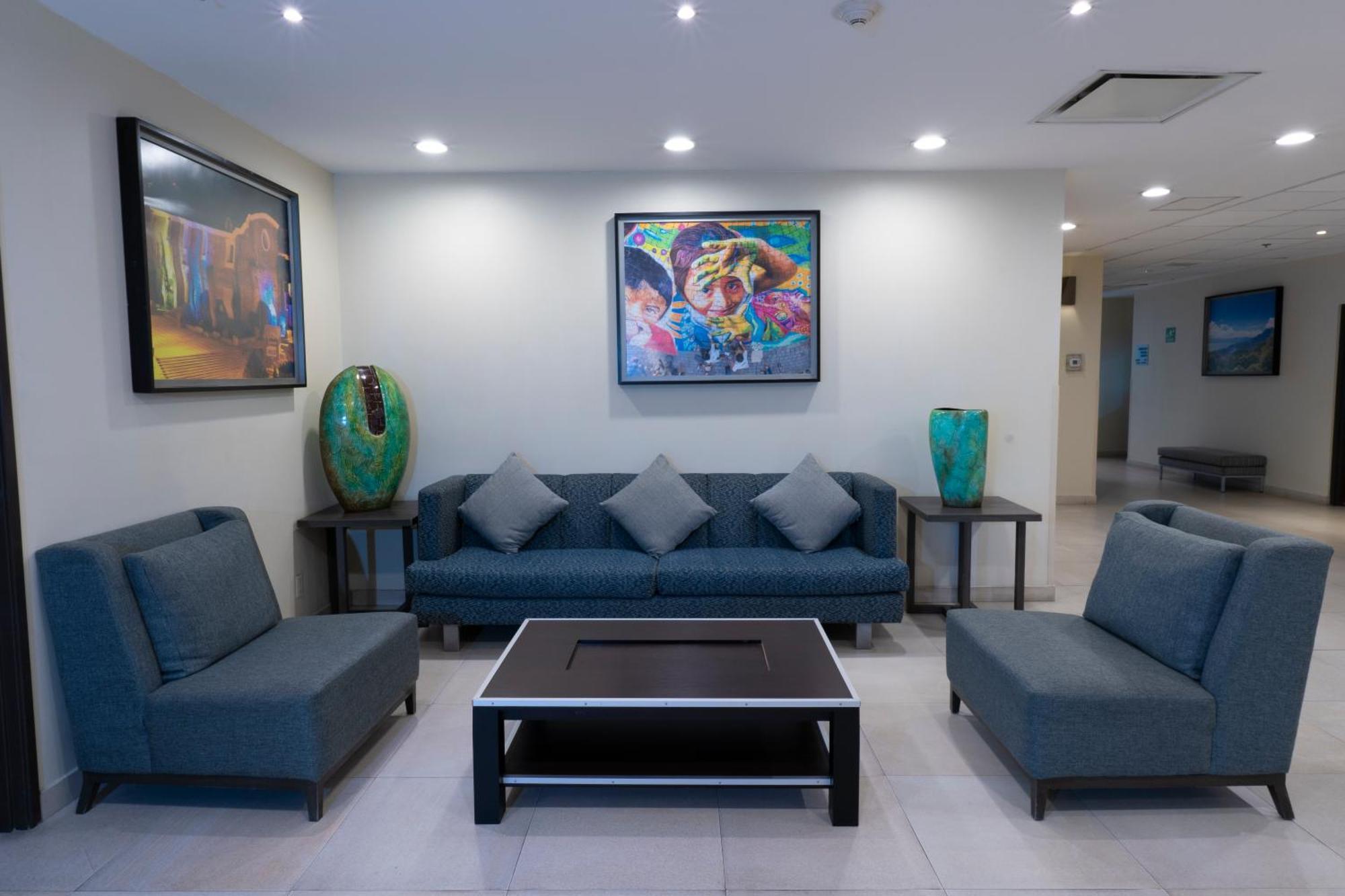 Holiday Inn Express Guadalajara Aeropuerto By Ihg Las Pintas Eksteriør bilde