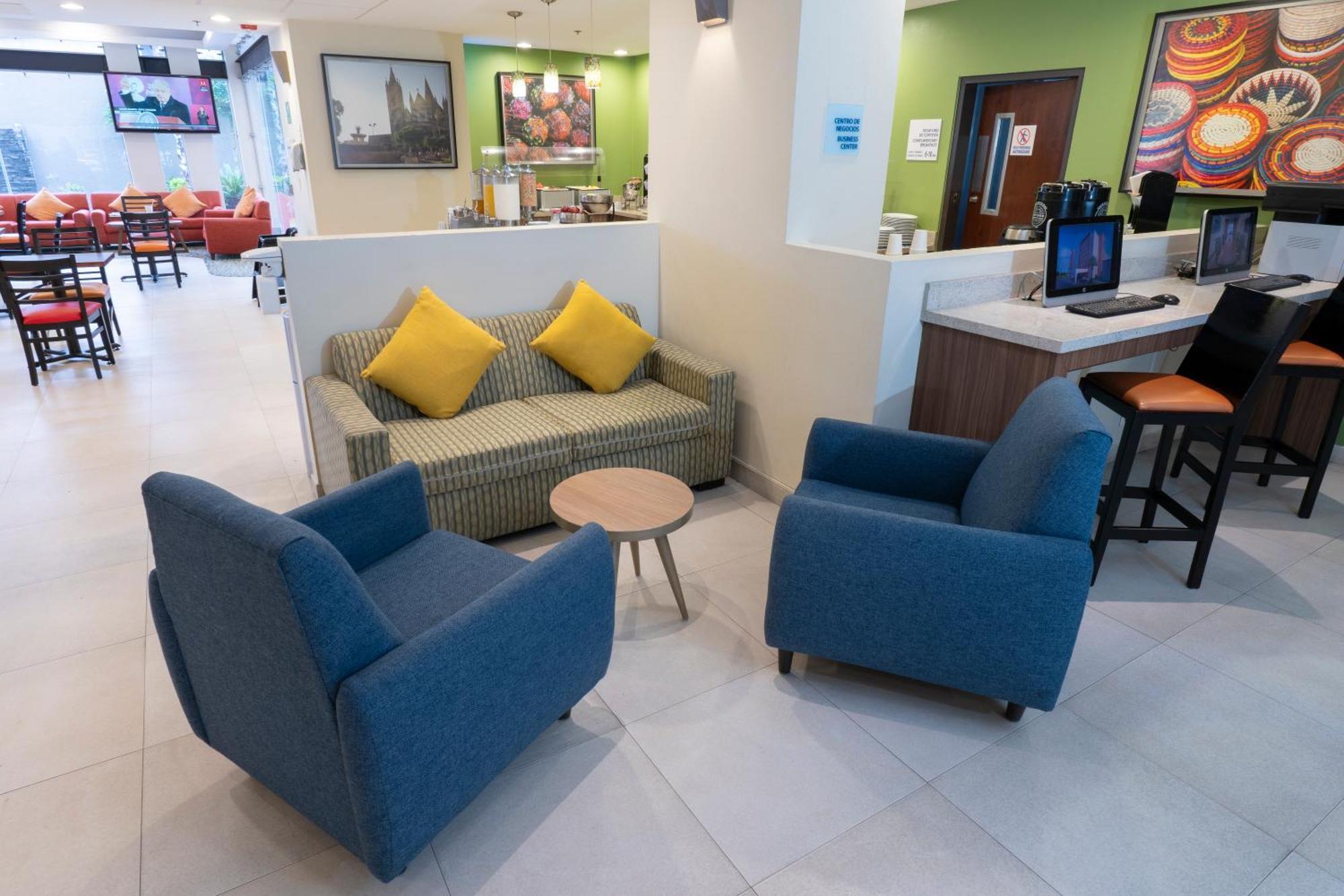 Holiday Inn Express Guadalajara Aeropuerto By Ihg Las Pintas Eksteriør bilde