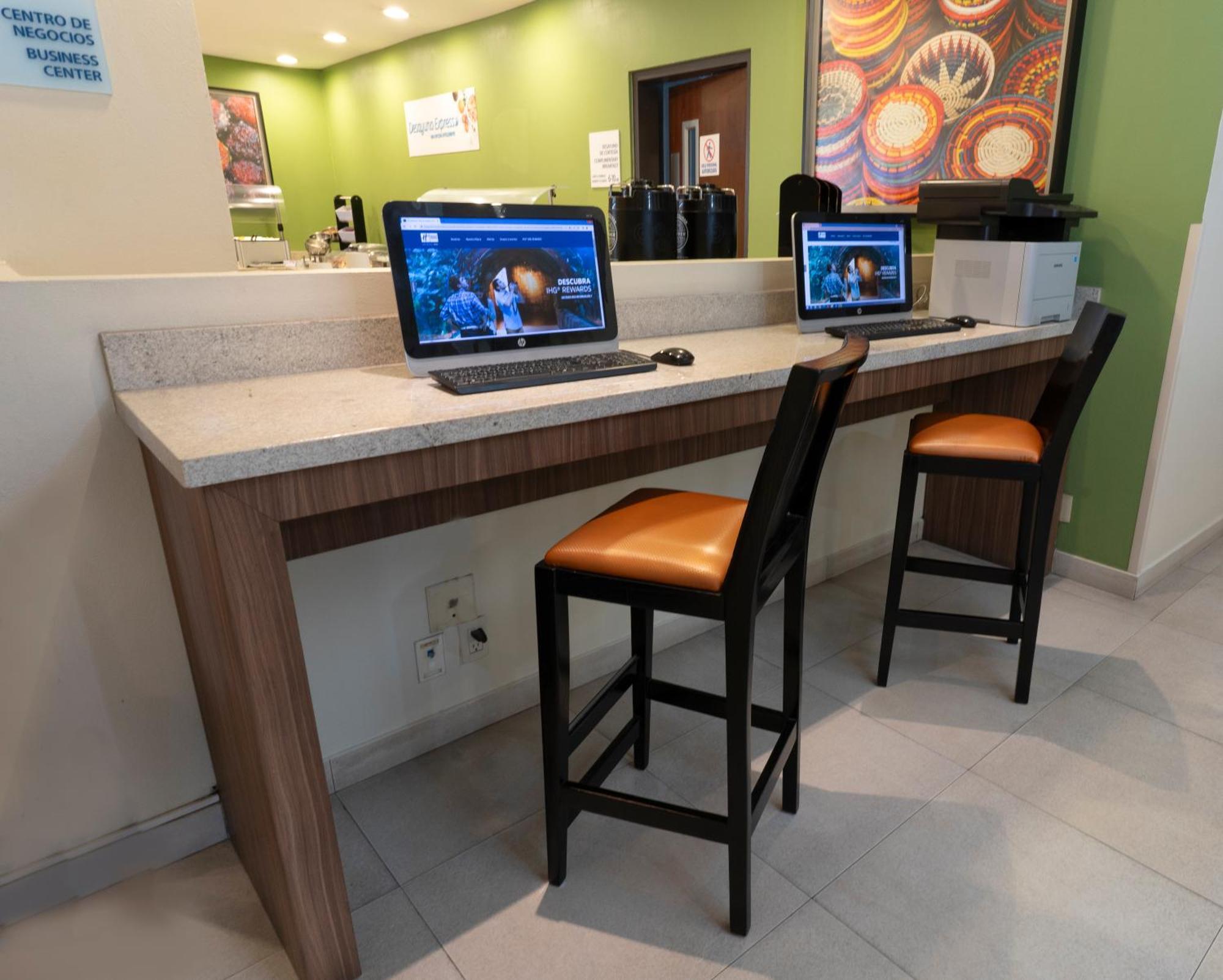 Holiday Inn Express Guadalajara Aeropuerto By Ihg Las Pintas Eksteriør bilde
