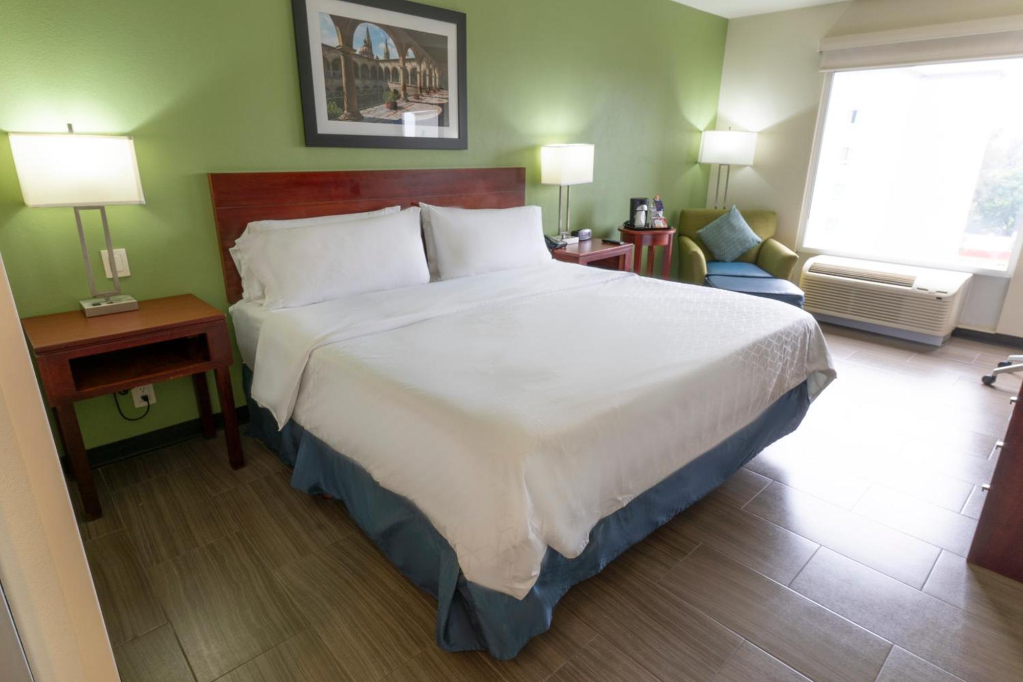 Holiday Inn Express Guadalajara Aeropuerto By Ihg Las Pintas Eksteriør bilde