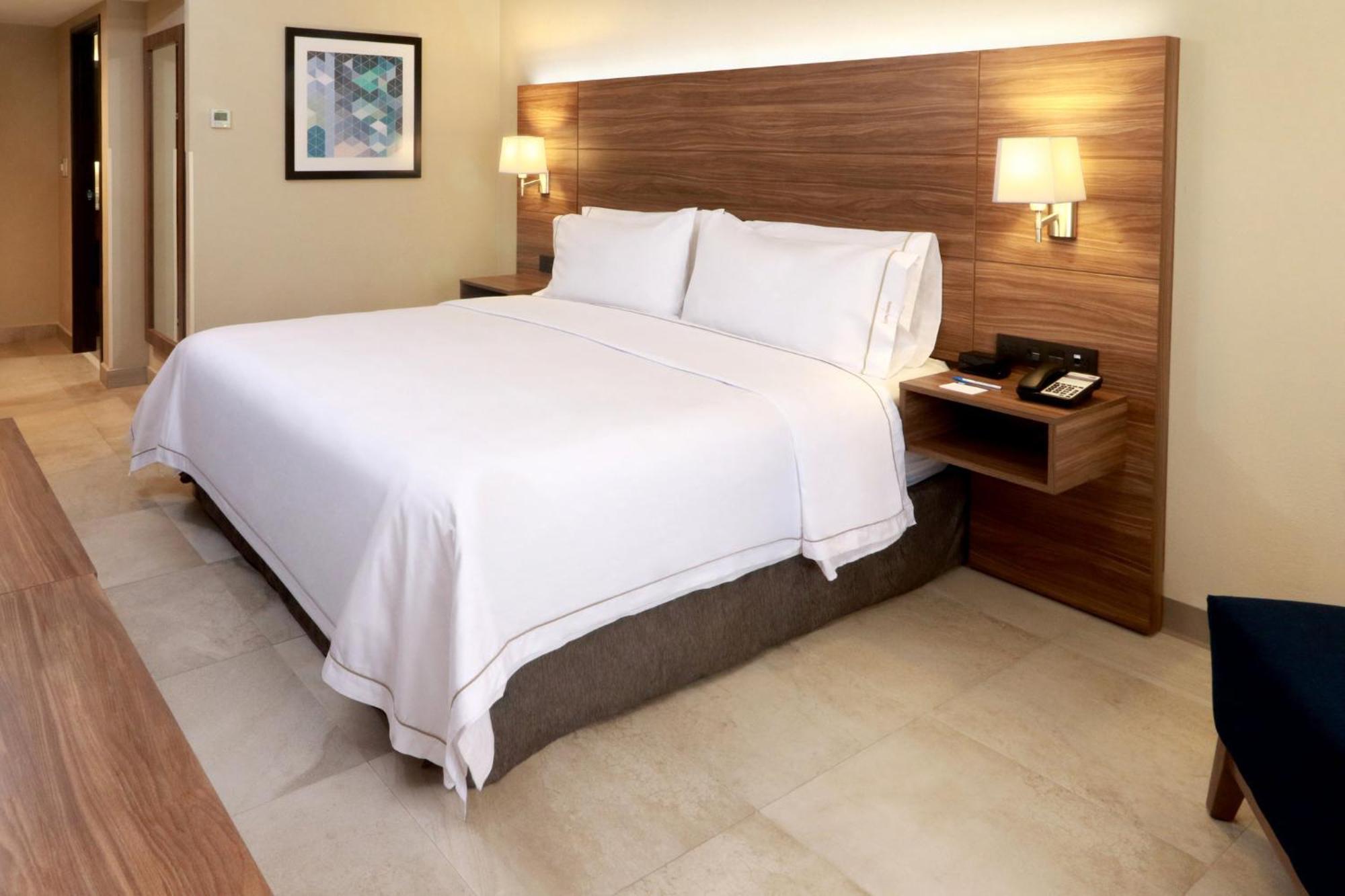 Holiday Inn Express Guadalajara Aeropuerto By Ihg Las Pintas Eksteriør bilde