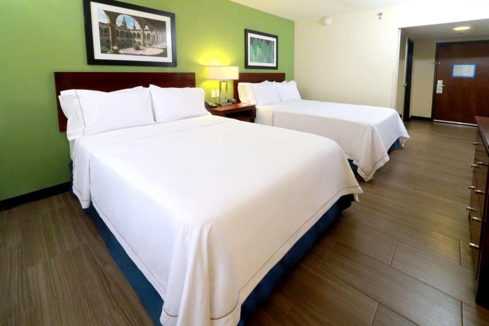Holiday Inn Express Guadalajara Aeropuerto By Ihg Las Pintas Eksteriør bilde
