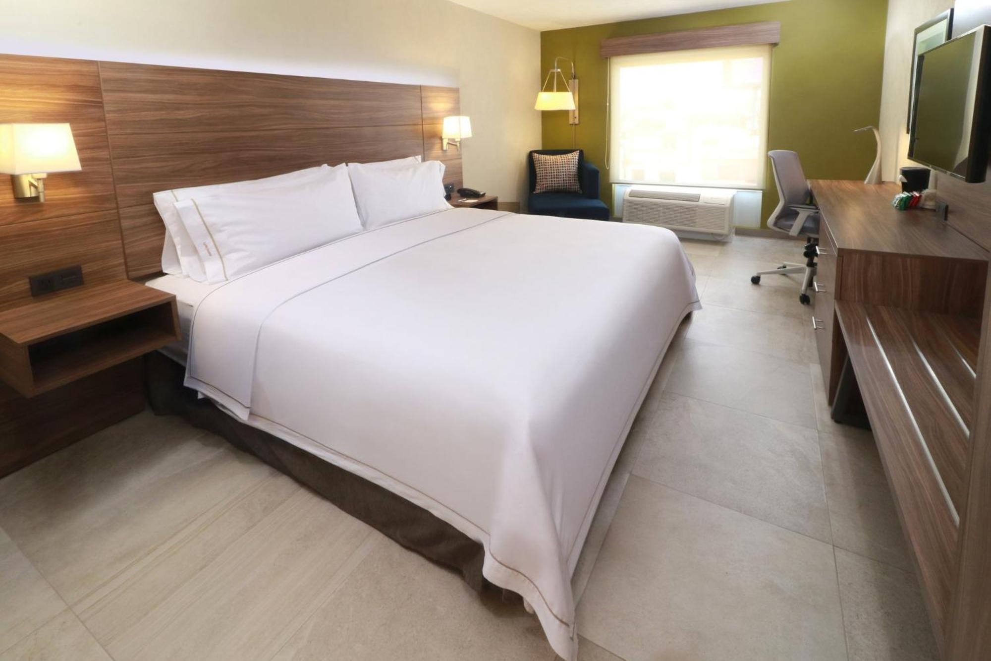Holiday Inn Express Guadalajara Aeropuerto By Ihg Las Pintas Eksteriør bilde